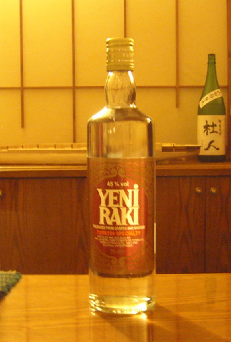 Yeni Rakı şişesi